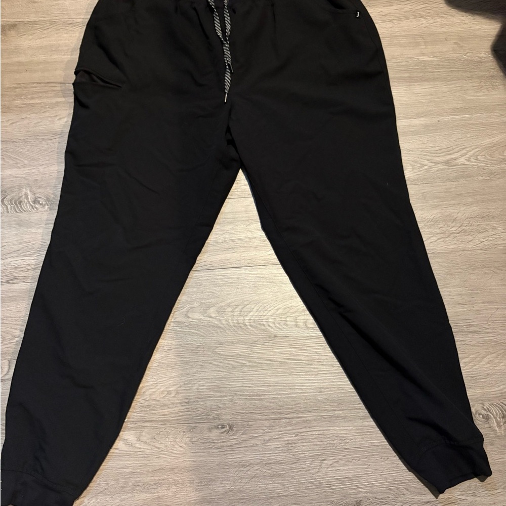 Jaanuu Woman’s Classic Black Jogger Scrubs